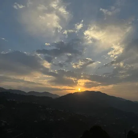 Sun Rise View At Twin Oaks' Apartment Kasauli Exterior photo