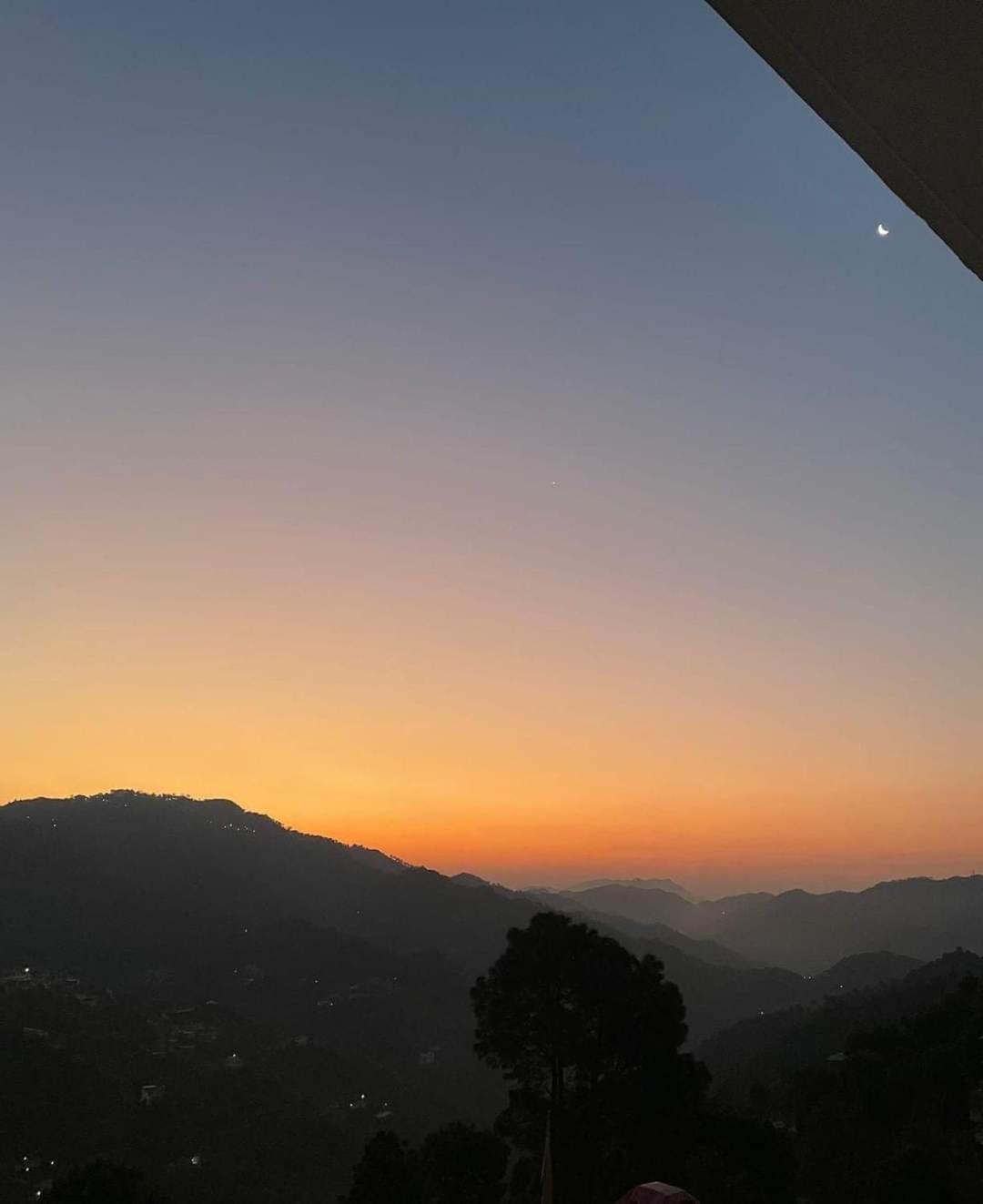 Apartment Sun Rise View At Twin Oaks'