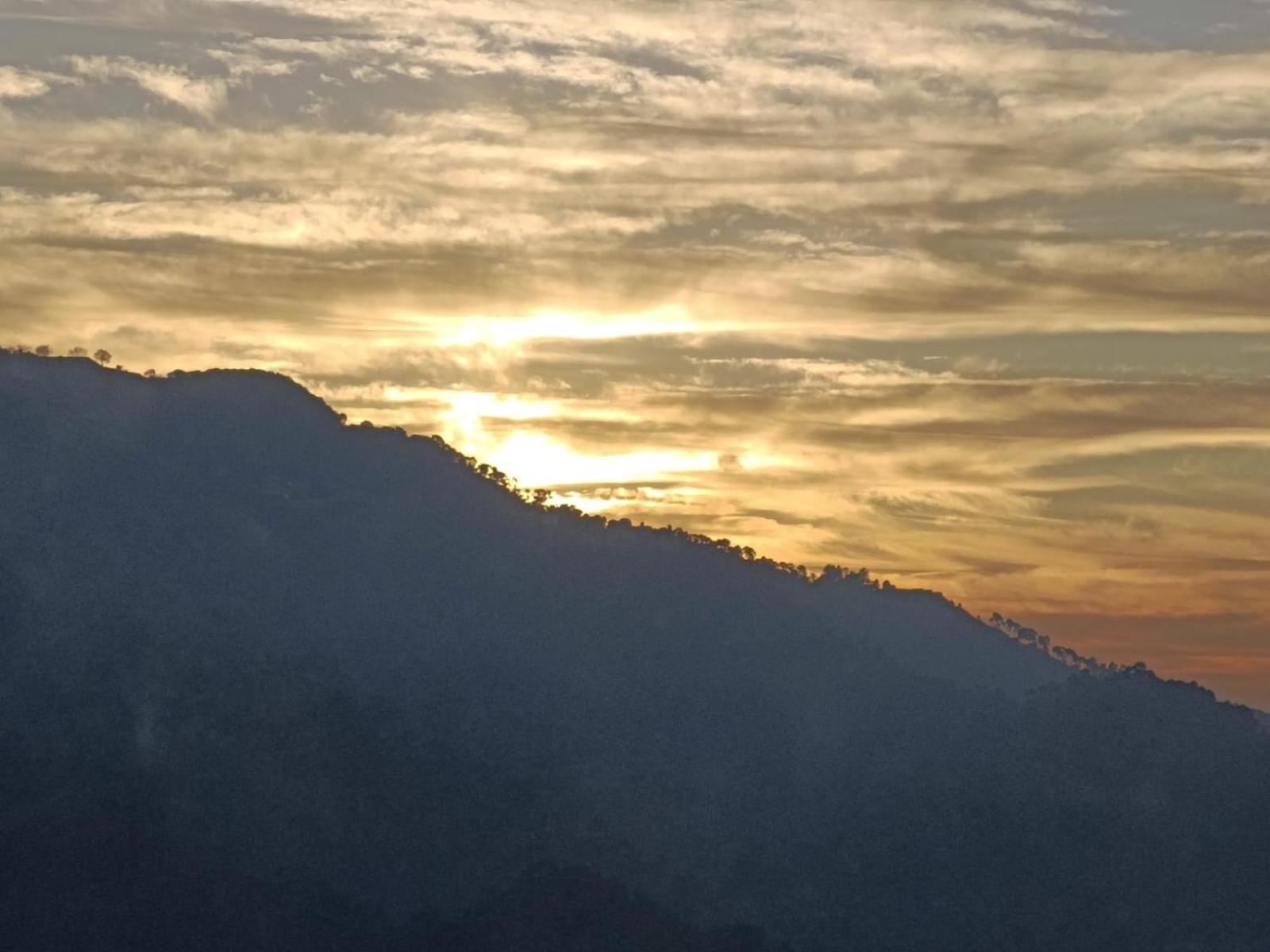 Sun Rise View At Twin Oaks' * Kasauli