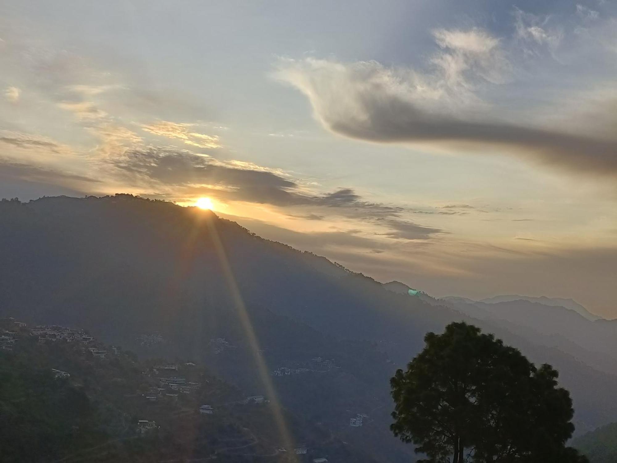 Sun Rise View At Twin Oaks' Apartment *