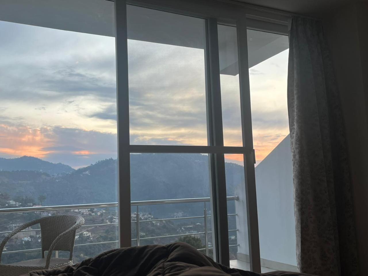 Apartment Sun Rise View At Twin Oaks' Kasauli
