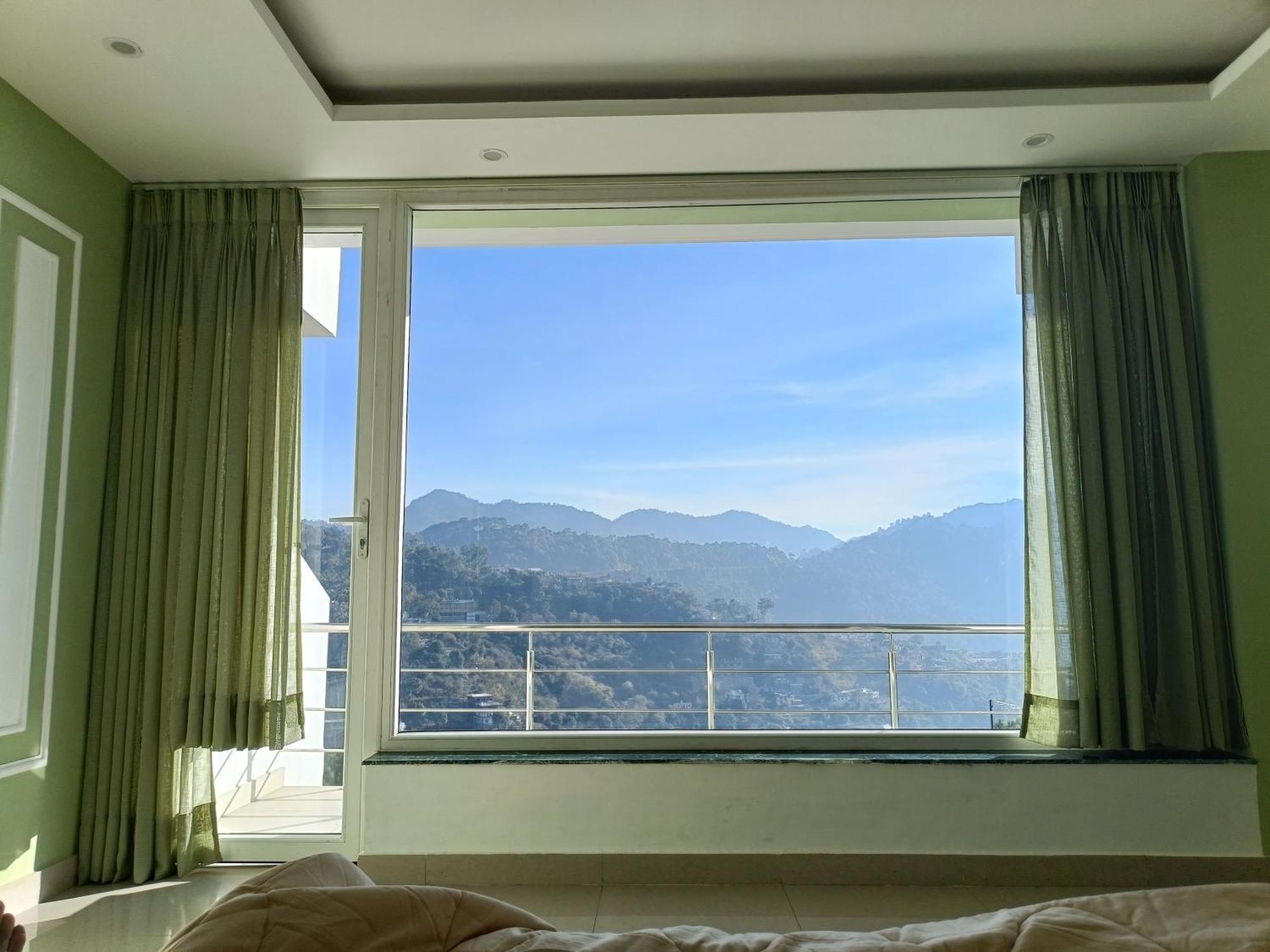 Sun Rise View At Twin Oaks' Apartment
