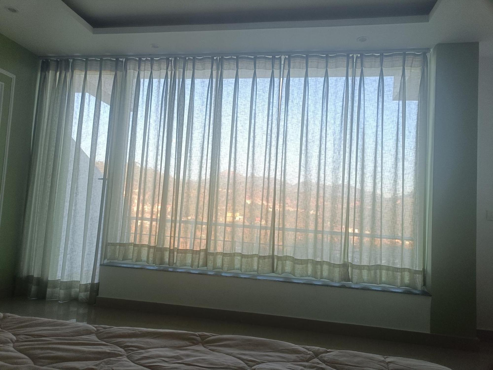 Sun Rise View At Twin Oaks' Apartment *