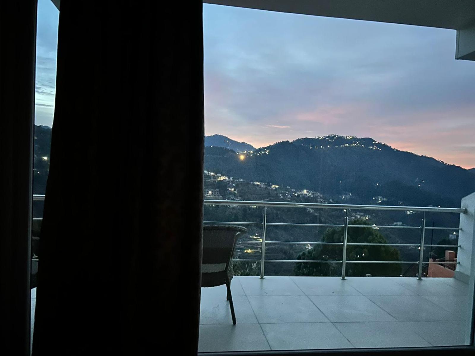 Sun Rise View At Twin Oaks' * Kasauli