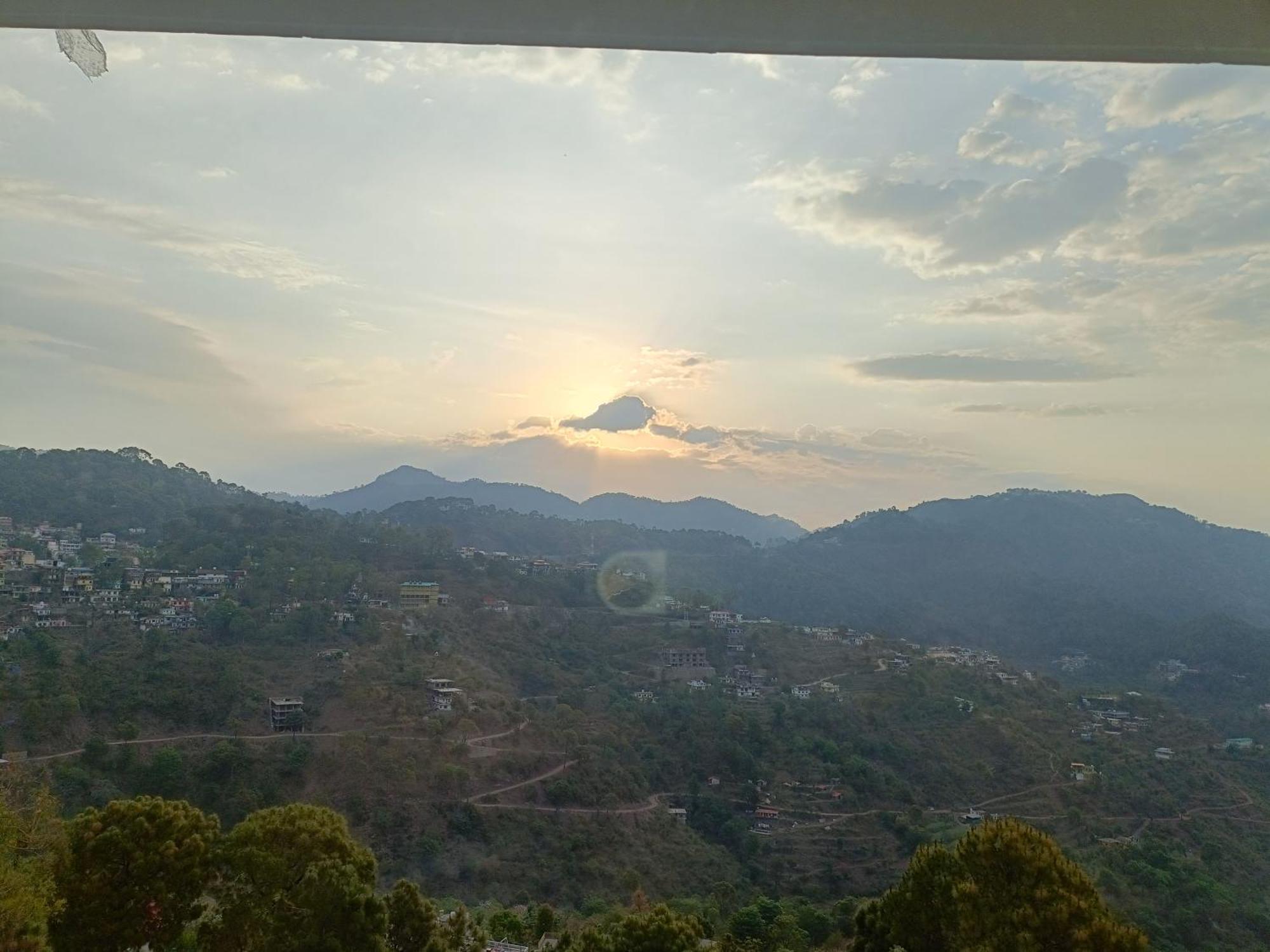 Sun Rise View At Twin Oaks' * Kasauli