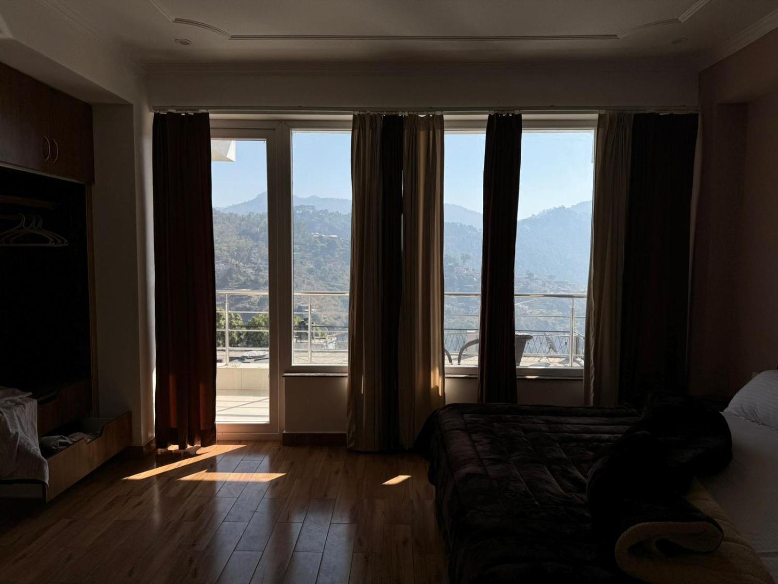Apartment Sun Rise View At Twin Oaks' Kasauli