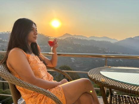 Sun Rise View At Twin Oaks' Apartment Kasauli