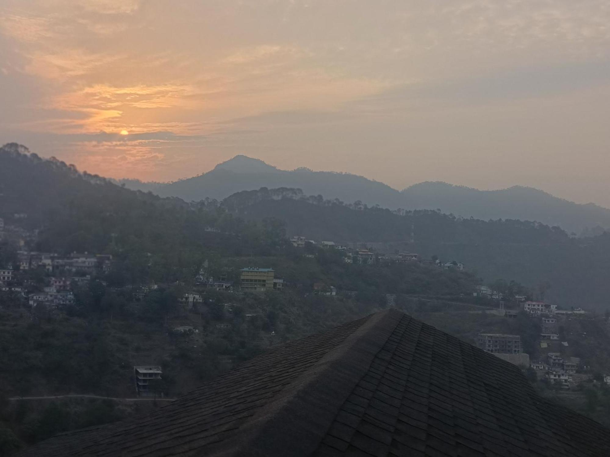 Sun Rise View At Twin Oaks' * Kasauli
