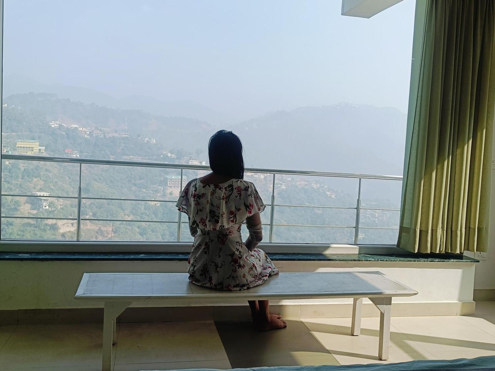 Apartment Sun Rise View At Twin Oaks' Kasauli