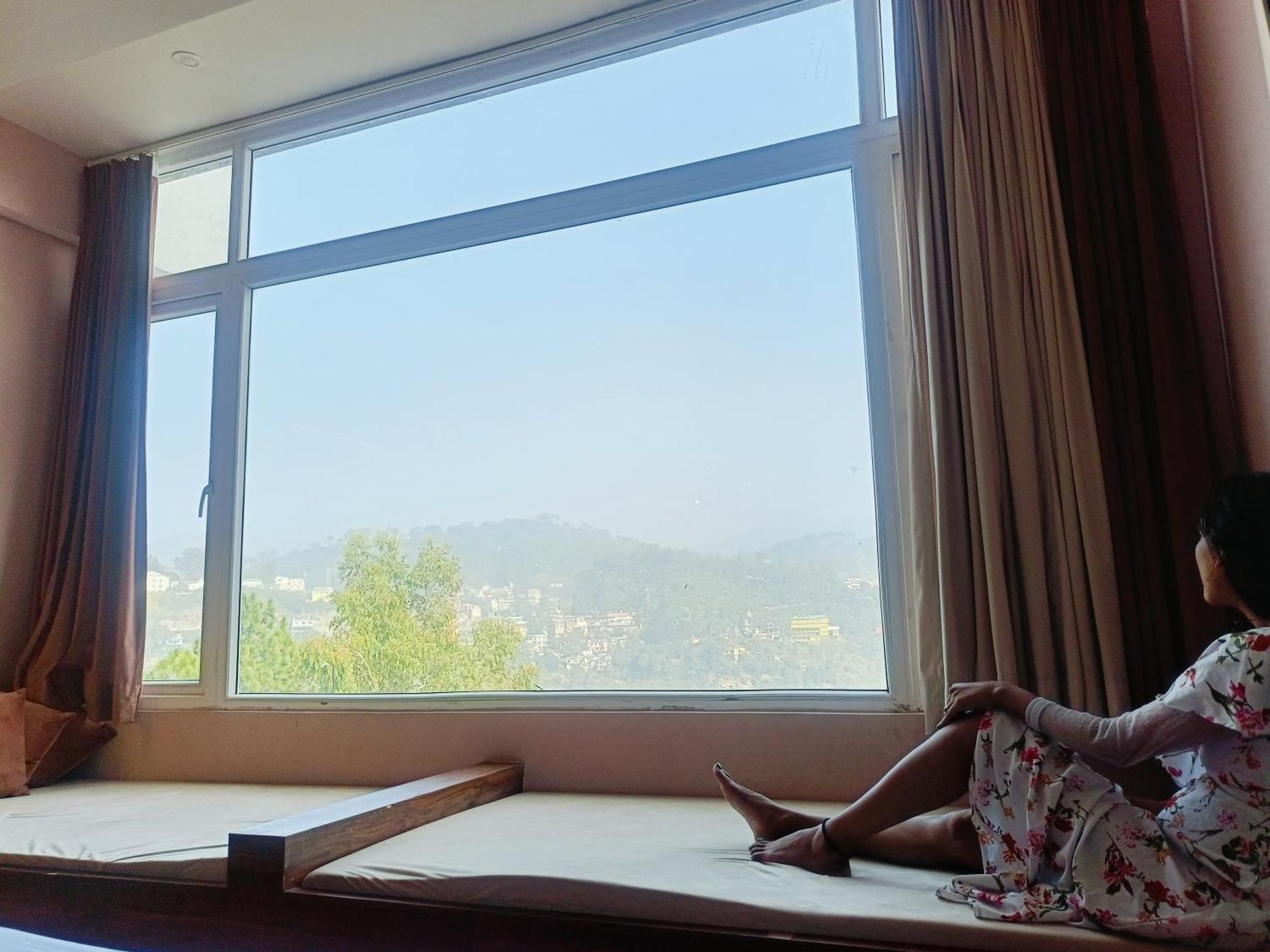 Sun Rise View At Twin Oaks' Kasauli