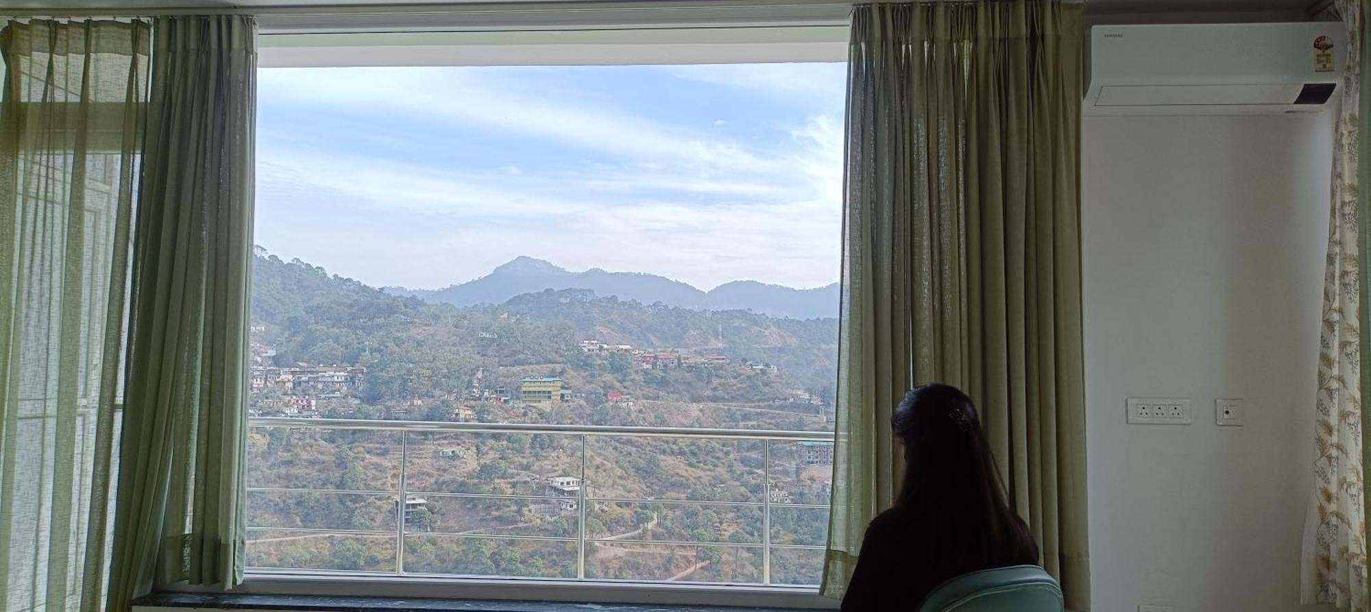 Sun Rise View At Twin Oaks' Apartment *