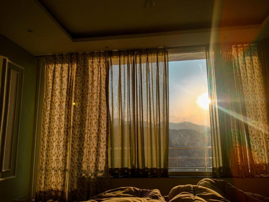 Sun Rise View At Twin Oaks' * Kasauli